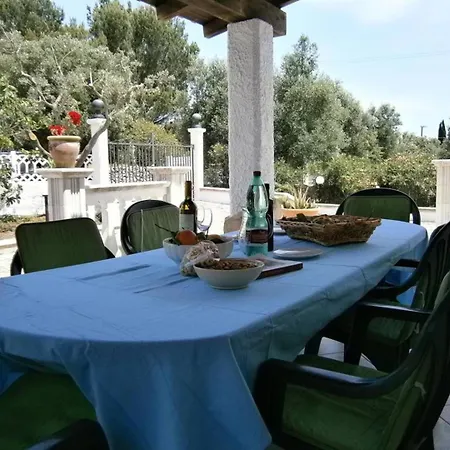 Bona Dea Villa San Michele Salentino